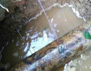 江夏楼顶渗水维修公司分享下地暖漏水的原因及检测方法。